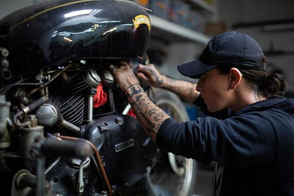https://www.cycleworld.com/story/motorcycle-news/vincent-black-shadow-vintage-motorcycle-rare-find/?utm_source=sendinblue&utm_campaign=CYW%20Sunday%20Best%20022722&utm_medium=email