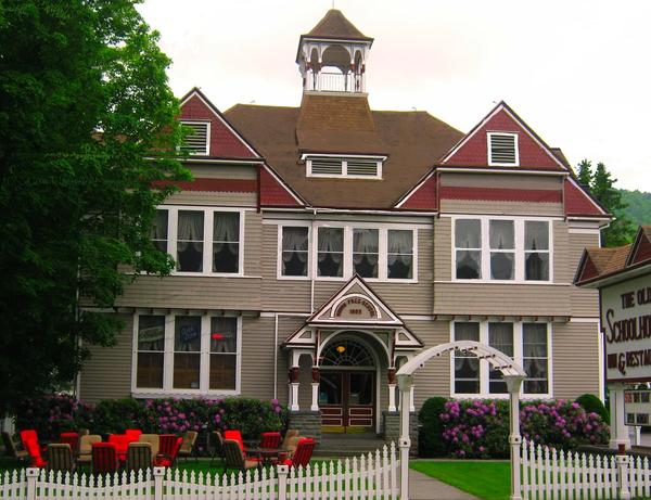 https://www.oldschoolhouseinn.com/