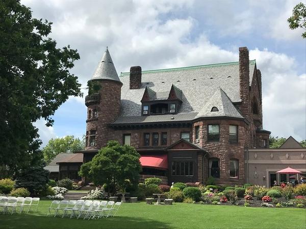 https://www.onlyinyourstate.com/new-york/castle-restaurant-and-winery/?utm_medium=email&utm_source=new-york&utm_campaign=newsletter&lctg=0000000000130643&utm_content=nlbuttonB5