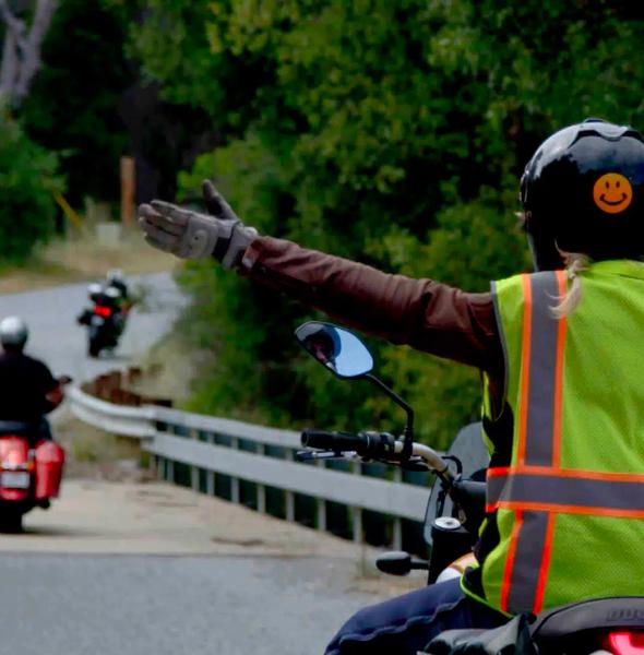 https://ironandair.com/the-death-of-the-motorcycle-hand-signal/?omhide=true&mc_cid=4fffb3f0d4&mc_eid=a4955894d9