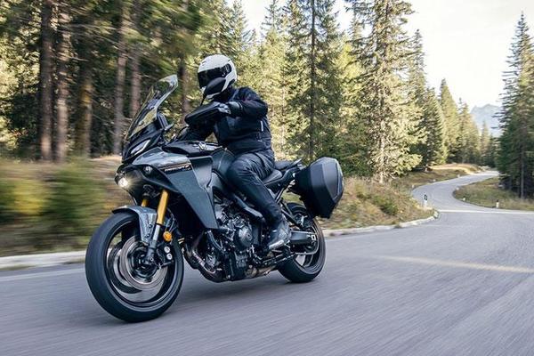 https://ridermagazine.com/2023/07/26/2024-yamaha-tracer-9-gt-first-look-review/?oly_enc_id=6355B3933423F7Z