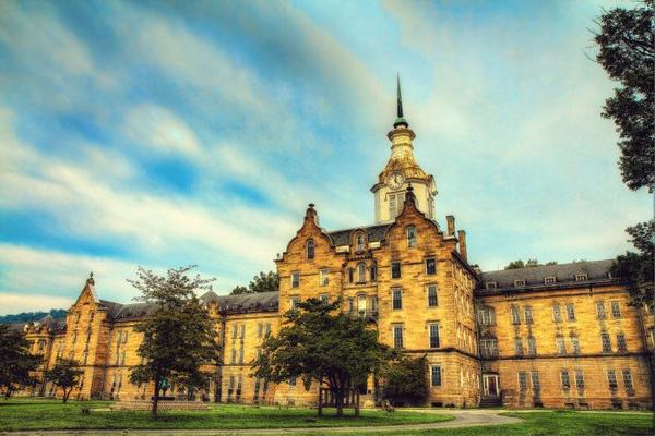 https://www.onlyinyourstate.com/west-virginia/wv-weston-asylum-tour/?utm_medium=email&utm_source=west-virginia&utm_campaign=newsletter&lctg=0000000000130643&utm_content=nlbuttonB4