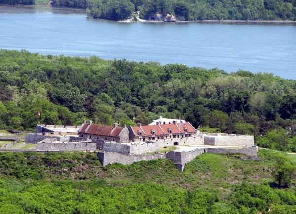 https://www.onlyinyourstate.com/new-york/fort-ticonderoga-ny/?utm_medium=email&utm_source=new-york&utm_campaign=newsletter&lctg=0000000000130643&utm_content=nlbuttonB4