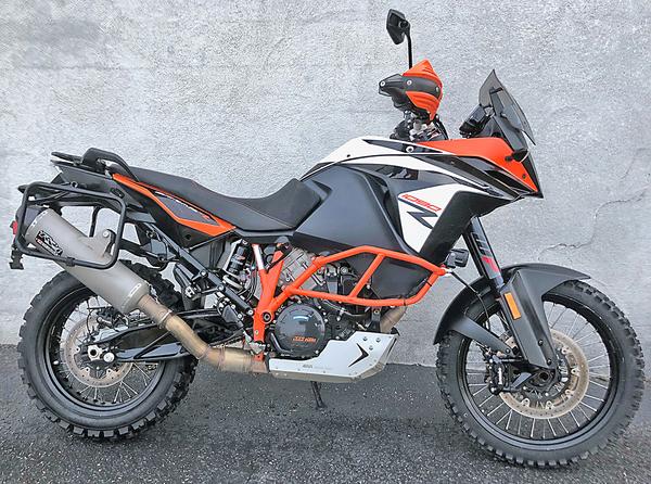 https://www.motorcyclemadnessnj.com/com/bones-on-the-racetrack/