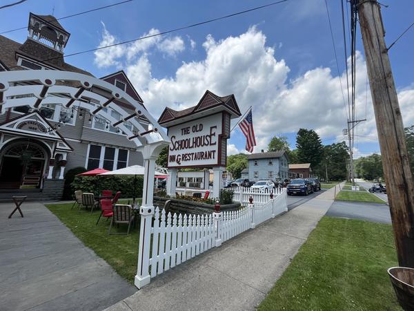 https://www.oldschoolhouseinn.com/