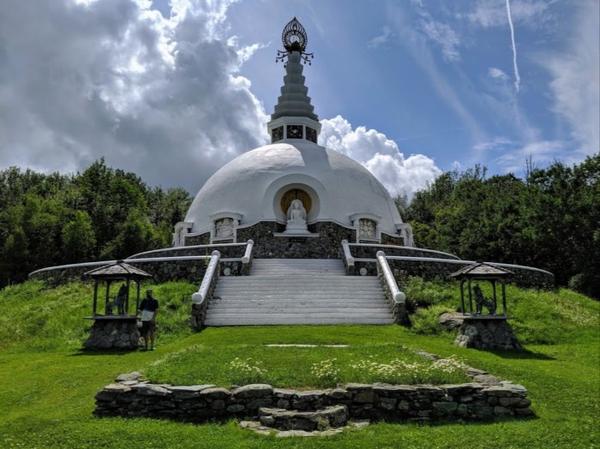 https://www.onlyinyourstate.com/new-york/peace-pagoda-ny/?utm_medium=email&utm_source=new-york&utm_campaign=newsletter&lctg=0000000000130643&utm_content=nlbuttonB4