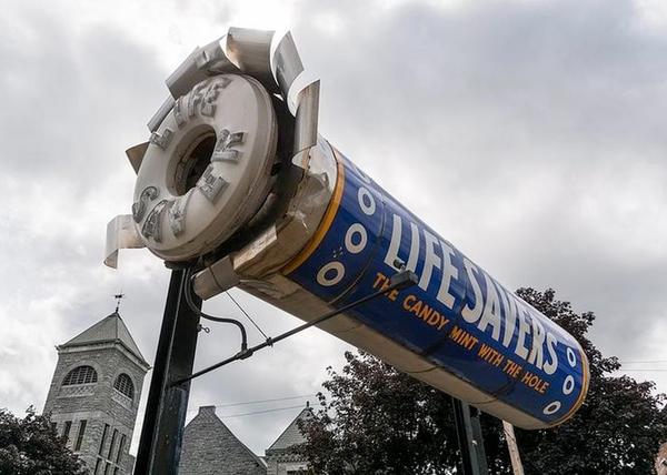 https://www.newyorkupstate.com/road-trips/2016/12/the_quirkiest_roadside_attractions_in_each_of_new_yorks_62_counties.html