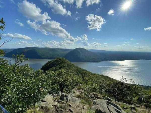 https://www.onlyinyourstate.com/new-york/hudson-valley-views-ny/?utm_medium=email&utm_campaign=newsletter&utm_source=new-york&utm_content=nlbuttonB2&eh_s2=6c515e9a7440282e8fd88a4e7e49d3939c84ff90bab9a9e68bbf5c9c383152f8