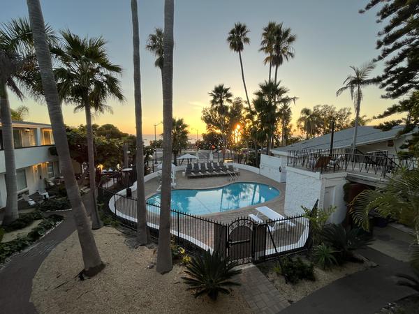 https://www.lagunabeachlodge.com/
