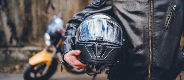 https://www.revzilla.com/common-tread/the-truth-behind-motorcycle-helmet-laws?pid=5a287d4ee661f051628b4717&uhe=156c175ab1edf96cb040ef1b151299ac&utm_source=Sailthru&utm_medium=email&utm_campaign=03/04/2023_CT_Generic_CommonTread_Campaign&utm_term=Common%20Tread%20%7C%20Combined