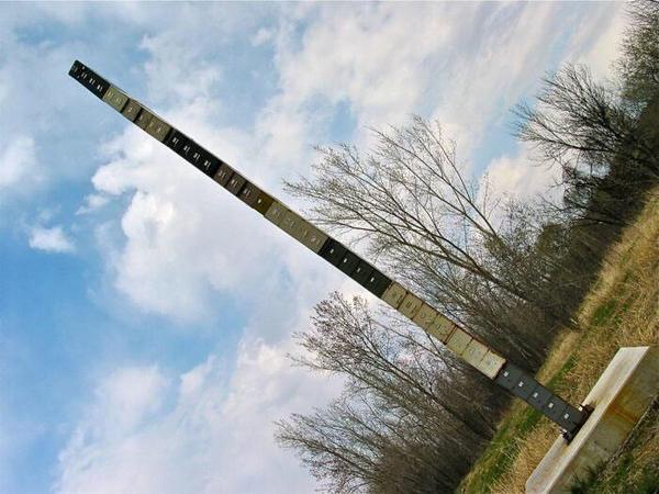 https://www.atlasobscura.com/places/world-s-tallest-filing-cabinet