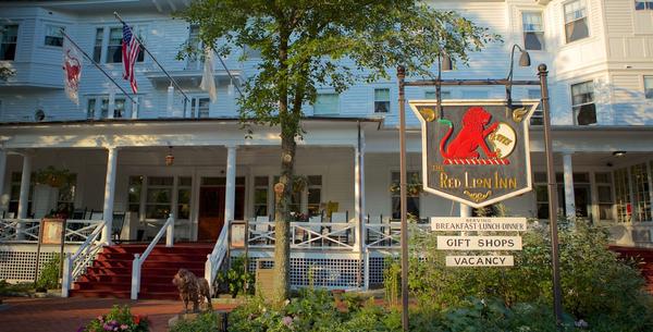 https://www.thrillist.com/news/nation/most-haunted-hotels-in-us-historic-hotels-america