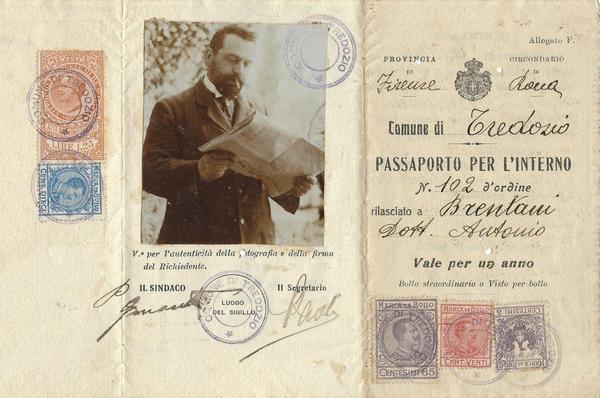 https://www.atlasobscura.com/articles/passport-photos-history-development-regulation-mugshots