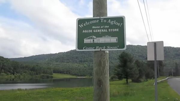 https://www.onlyinyourstate.com/new-york/bizarre-town-agloe-ny/?utm_medium=email&utm_source=new-york&utm_campaign=newsletter&lctg=0000000000130643&utm_content=nlbuttonB5