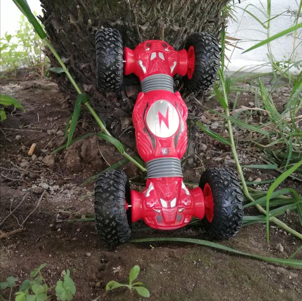 Carro escalador deformable