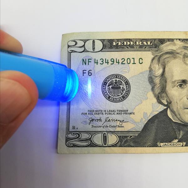 Verificador de billetes falsos