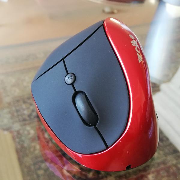Mouse hergonómico recargable