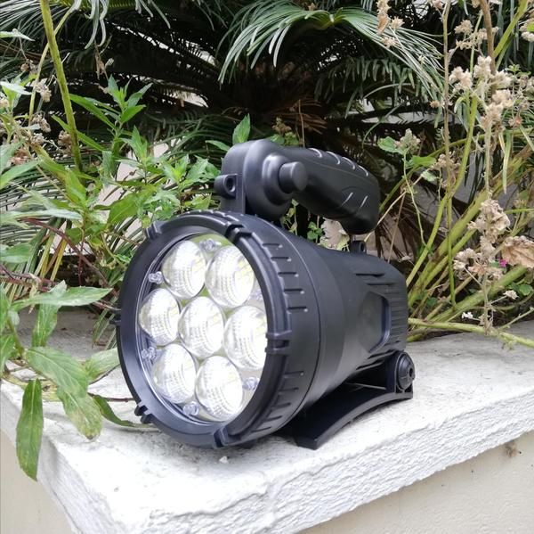 Linterna ultra fuerte de 100w