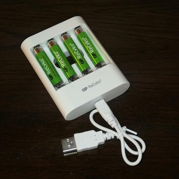 Cargador de 4 pilas AAA