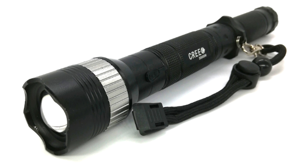 Linterna con cuchillo