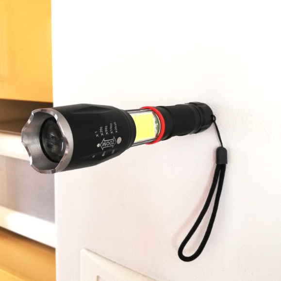 Linterna poderosa con imán