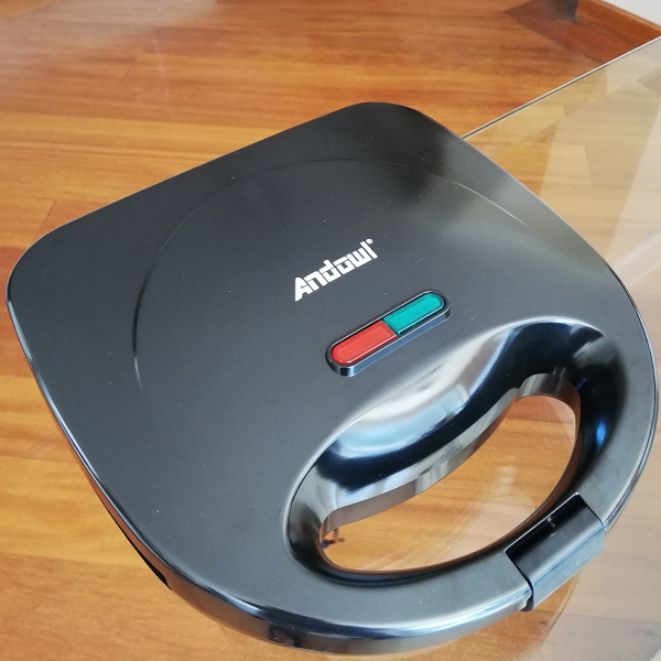 Sanduchera y Grill asador