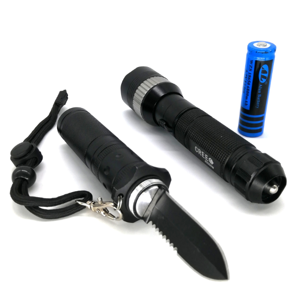 Linterna con cuchillo