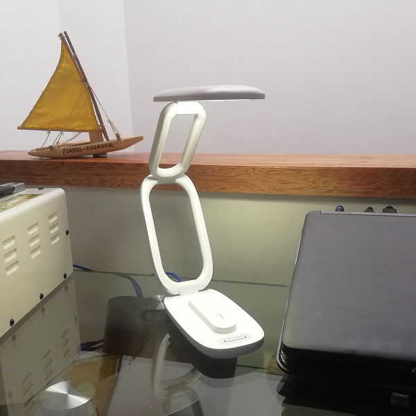 Lámpara de Mesa Recargable PM-6600