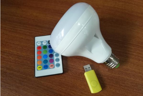 Foco parlante bluetooth y memoria flash