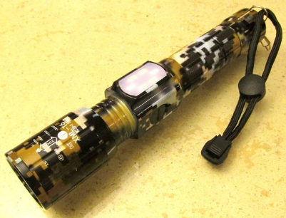 Linterna militar de supervivencia