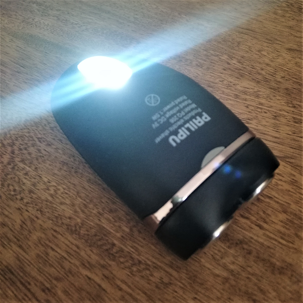 Afeitadora de bolsillo con linterna led