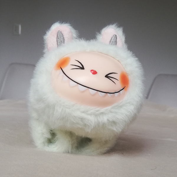 Pechuche Pulsera Labubu de Felpa