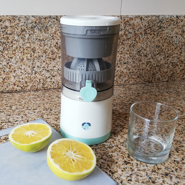 Exprimidor de cítricos recargable