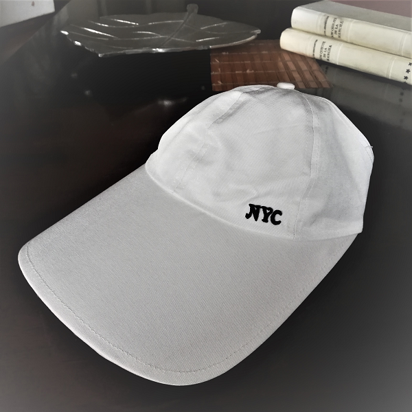 Sombrero de visera amplia