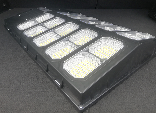 Lámpara Solar de Calle de 1.200w.