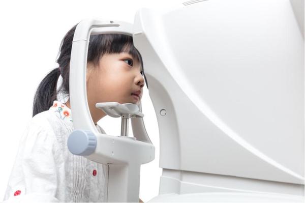 Child in eye test machine