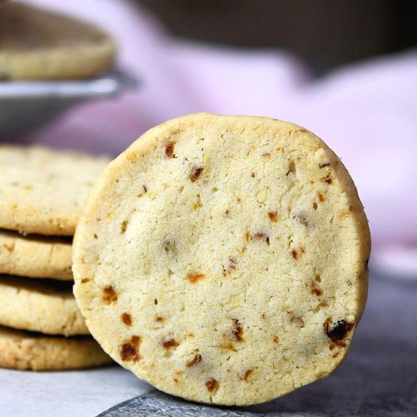 closeup of apricot pecan shortbread cookie