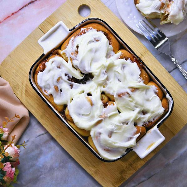 Strawberry Cinnamon Rolls