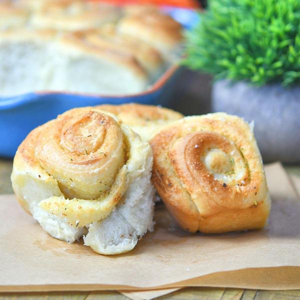 Cheesy Garlic Dinner Rolls In A Bread Machine