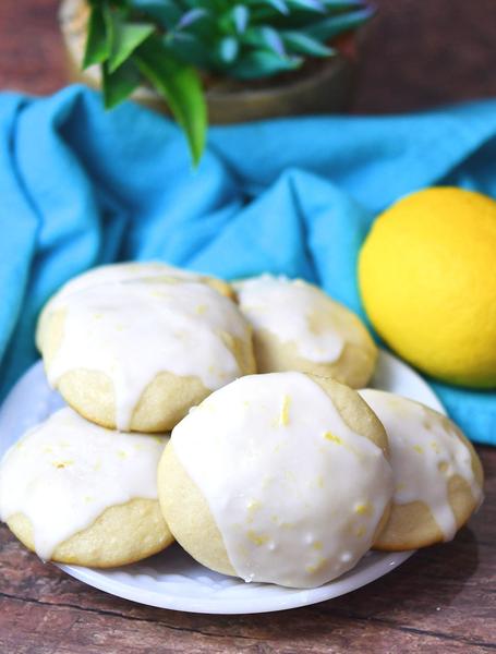 closeup of lemon ricotta cookies