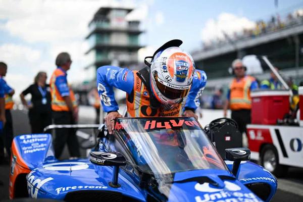 (Photo: James Black/Penske Entertainment)