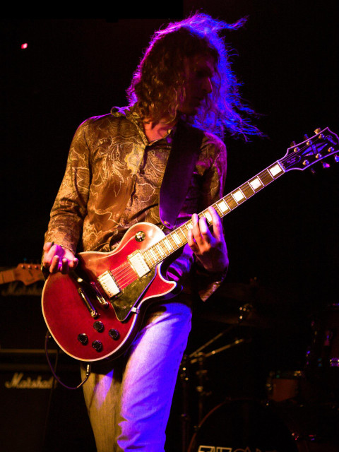 Power chord on a Les Paul