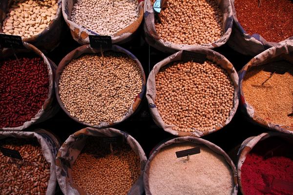 What to Eat When the SHTF: 3 Types of Food to Stockpile Now - Buying in Bulk