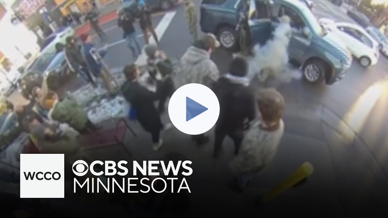 Minneapolis pizza shop workers, community members chase off ICE agents