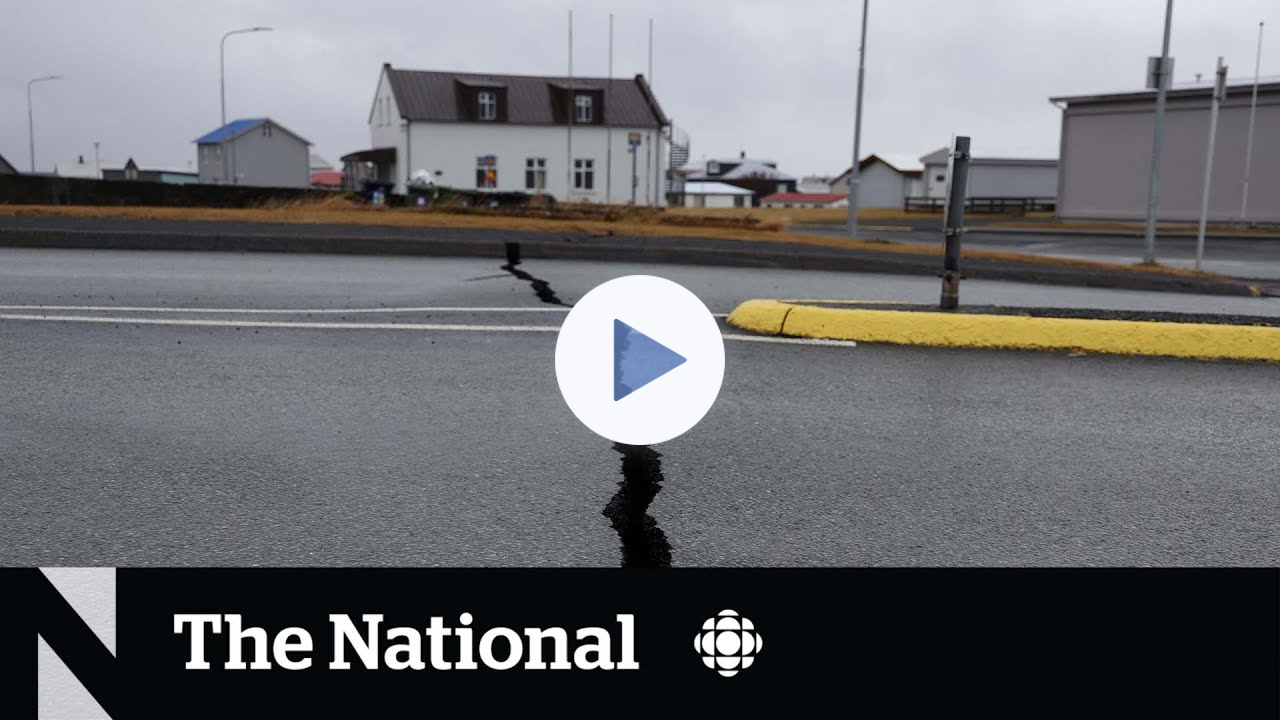 Impending volcanic eruption endangers Icelandic town