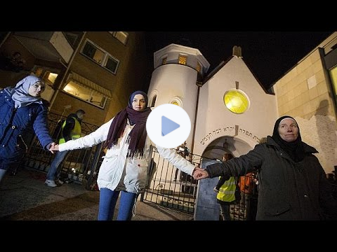 Norway: Muslims form protective 'Ring of Peace' around synagogue