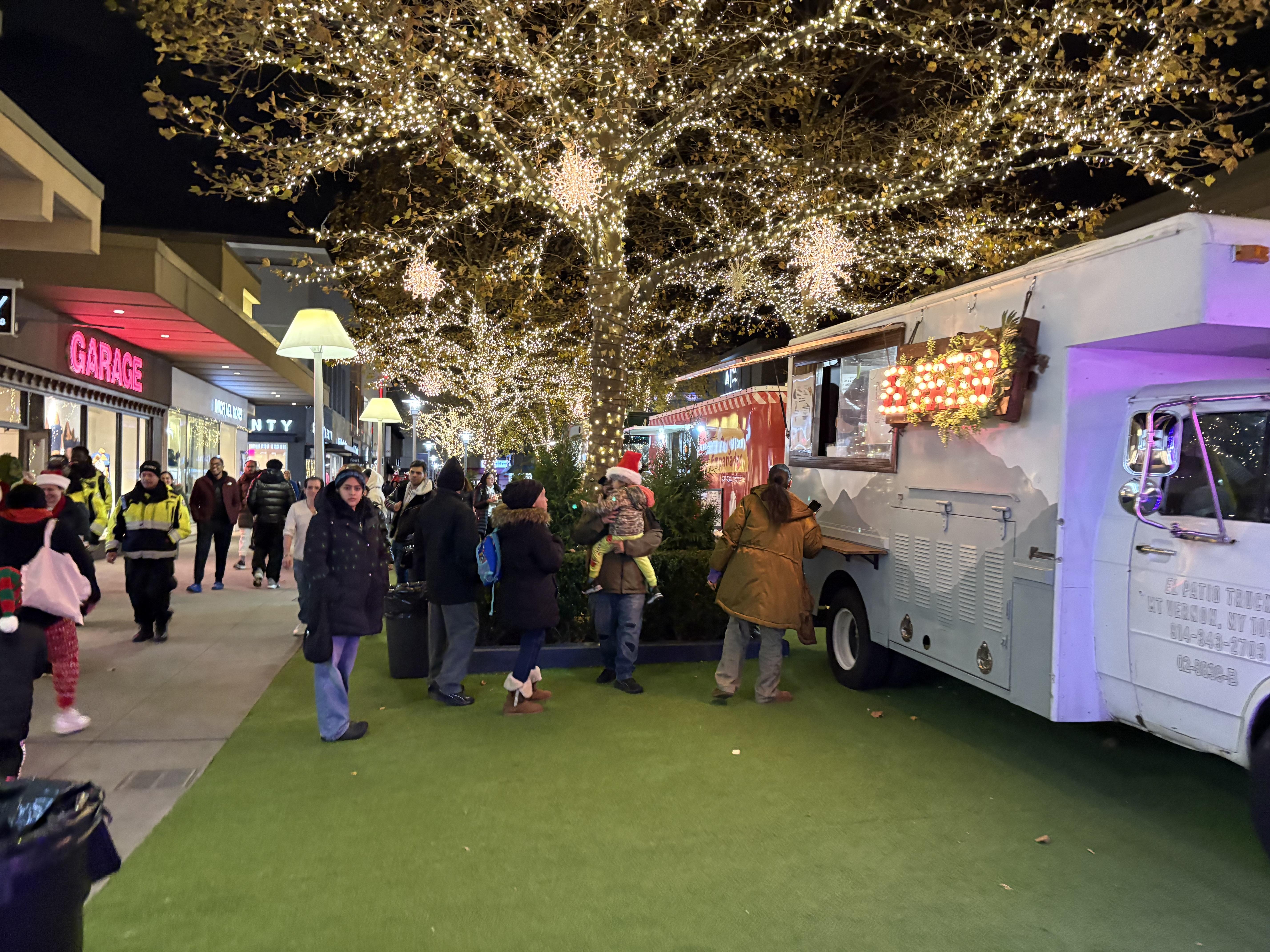 Cross County Center Food Trucks