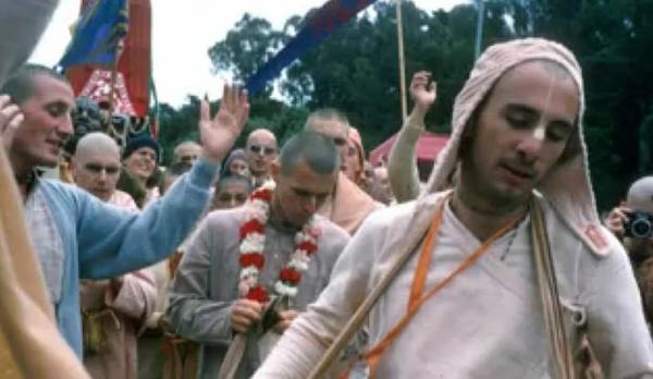 Vishnujana Swami Leads Super Ecstatic Kirtan in Golden Gate Park in San Francisco