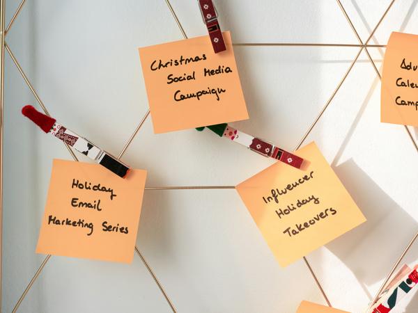 sticky notes with year-end email marketing "to-dos" on them