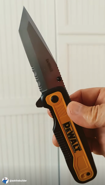 dewalt flip knive with serrated edge